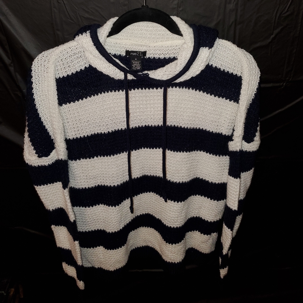 Sweater/hoodie
